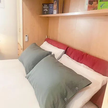 Rm555 Elegant With Garage Included Roma
