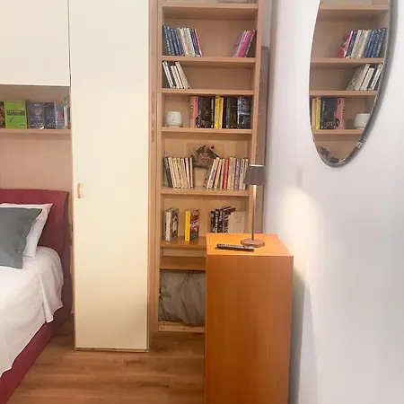 Rm555 Elegant With Garage Included Roma